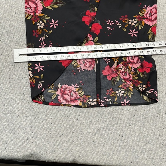 Missguided Black Flowery Dress - Picture 6 of 8